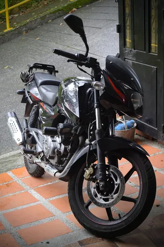 Pulsar 180 Gt