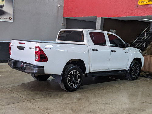 Toyota Hilux 2.8 D-4D TURBO DIESEL CHASSI 4X4 MANUAL
