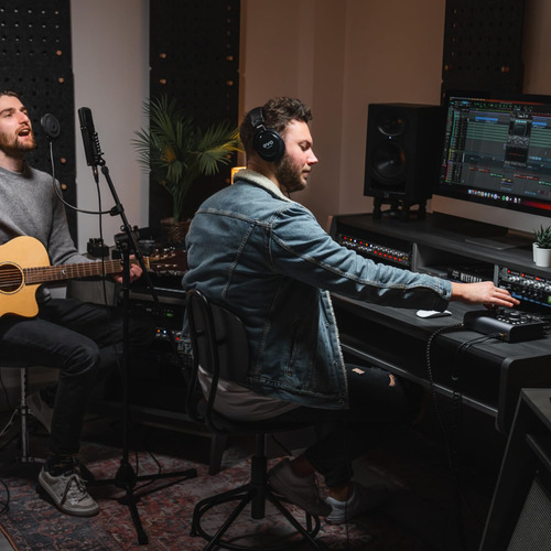 Interface De Áudio Audient Id24 Usb-c Com 2 Pré-amplificador