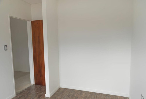 Duplex Venta 2 Dormitorios 2 Baños Cochera Y Jardín Terreno 100 Mts 2- Ringuelet