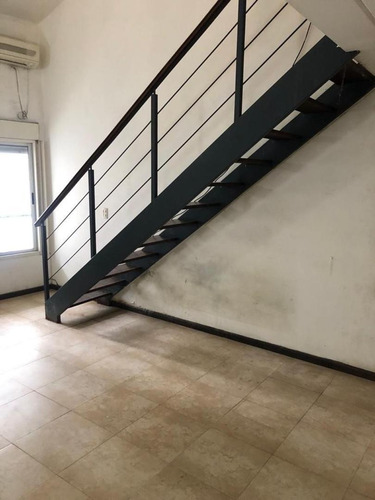 Al Frente En Duplex Apto Profesional