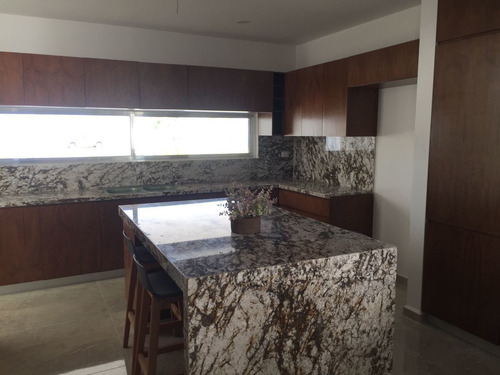 Imagen 2 de 30 de Casa Con Alberca En Venta Dentro De Privada En Xcanatún Zona