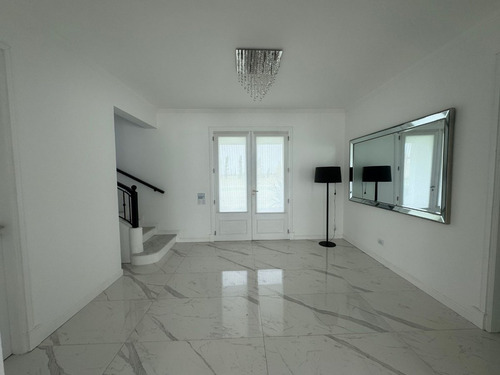 Casa En Venta En Chacras De Pergamino Con Pileta