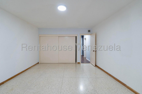 LG Vendo Casa - Terreno Grande En La Urb. Los Naranjos De Las Mercedes, Zonificación Hasta 5 Pisos.