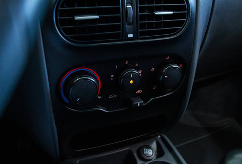 Imagem 10 de 14 de Fiat Strada 1.4 Mpi Hard Working Cd 8v Flex 3p Manual