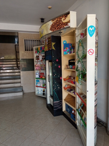 Imagen 3 de 13 de Kiosco / Stand Tipo Parada Inteligente