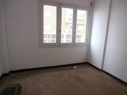 Ref 1058, Amplio Apto 2 Dormitorios, Centro A Mts De Rambla