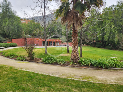 Departamento En Venta De 5 Dorm. En Las Condes