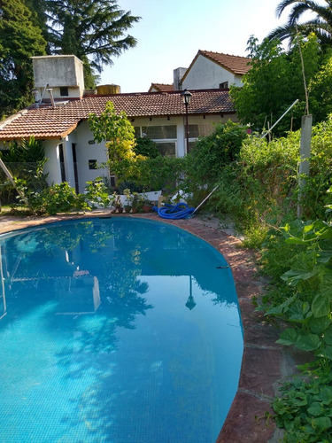 Casa 6 Amb. En Barrio El Cortijo, Malvinas Arg.