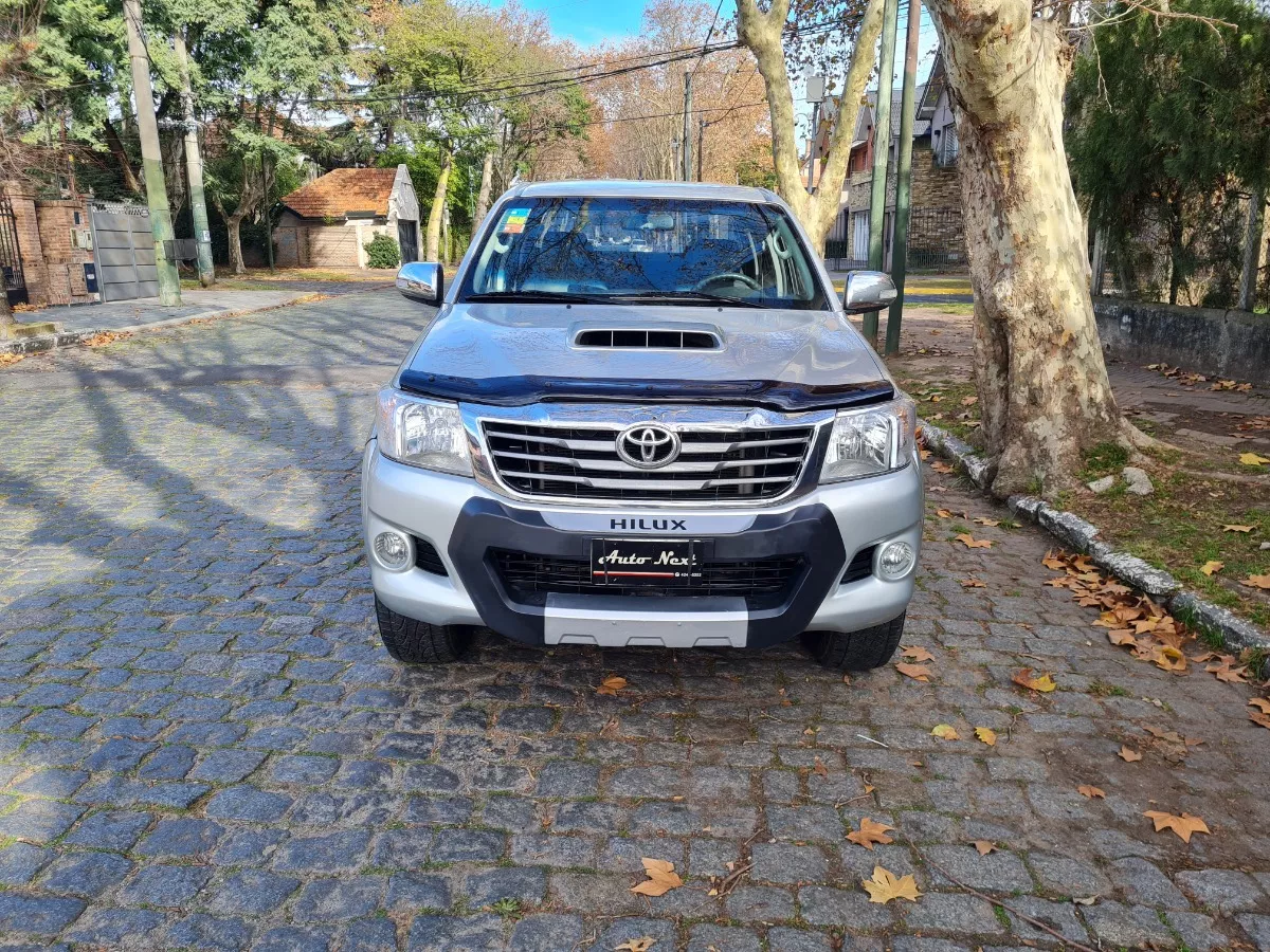 Toyota Hilux 3.0 Cd Srv Cuero I 171cv 4x2