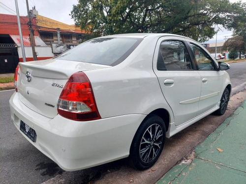 Toyota Etios Sedán Etios Sedán 1.5 PLATINUM SEDAN 16V FLEX 4P AUTOMÁTICO