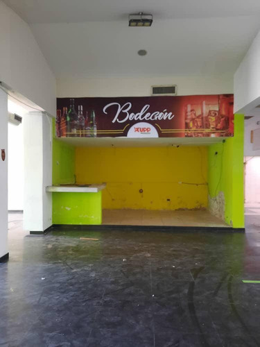 Se Alquila Local Comercial De 800 M2 En Urb.el Viñedo,119427