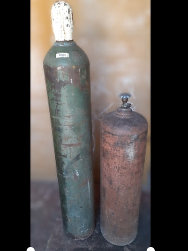 Bombonas Llenas De Acetileno Y Oxigeno Con Manguera Y Picos 