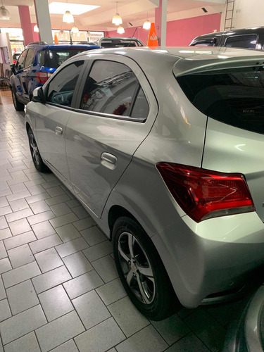 Imagen 4 de 11 de Chevrolet Onix 2018 1.4 Ltz 98cv