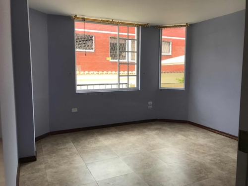 Cumbayá. Departamento 2 Dormitorios. Cerca Scala Y Usfq.