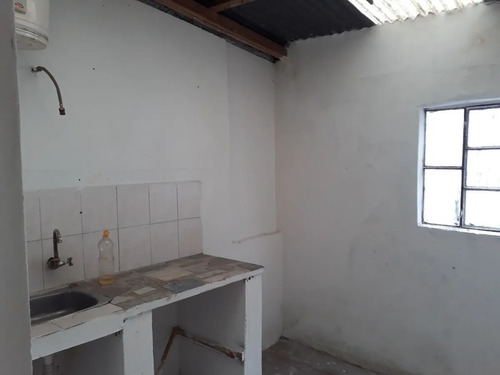 Imagen 2 de 6 de Alquiler Local Comercial 320 Ms 2 . 12 Mts2 Frente 1o Mts Con Entrada Para Camiones. Unión