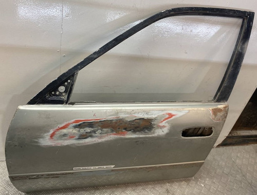 Puerta Delantera Izquierda Toyota Corolla 1999 2002 Usada