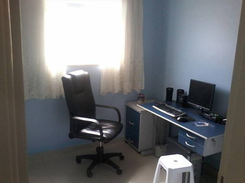 Imagem 24 de 30 de Bem Localizada 4 Dormitorios 1 Suite 3 Banheiros Sala 2 Ambiente 2 Vagas Na Garagem 1 Cozinha Grande Escritorio Deposito Para Alimentos Area De Serviço Com 2 Tanques - Hm1628
