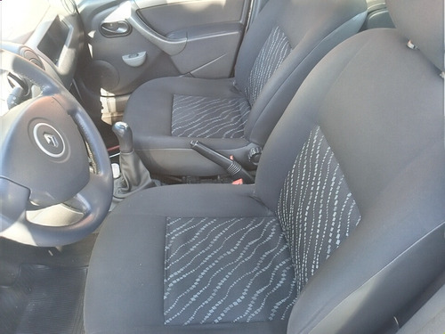 Imagem 3 de 7 de Renault Logan 2011 1.0 16v Expression Hi-flex 4p