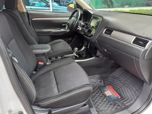 Mitsubishi Outlander 2.4 Se Cvt
