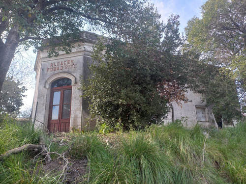 Campo De 8 Has Con  Casco Y Antiguo Amacén