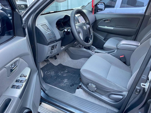 Imagen 9 de 12 de Toyota Hilux 2014 3.0 Cd Srv 171cv 4x2