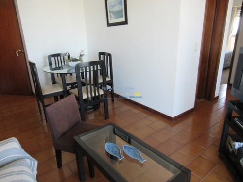 Cómodo Apartamento De 2 Dormitorios- Ref: 11607