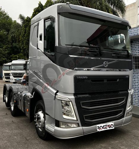 Imagem 2 de 11 de Volvo Fh 460 I-shift 2017 6x2 Rogerio Caminhoes