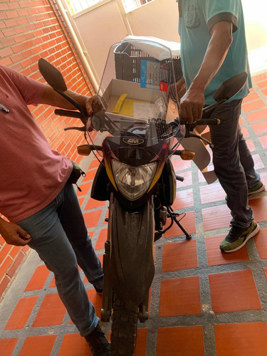 Imagen 2 de 3 de Givi Parabrisa Universal Faro Redondo A660