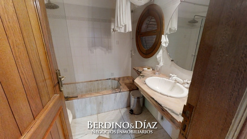Preciosa Mansión En Exclusivo Barrio Beverly Hills- Ref: 326