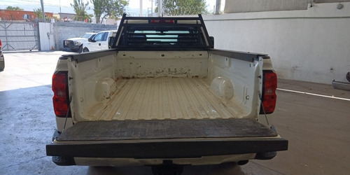 Imagen 5 de 12 de Chevrolet Silverado Cabina Y Med 4x4 Hd