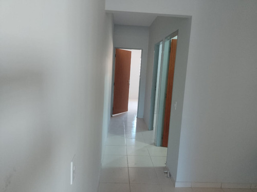 Casa Com 02 (dois) Quartos, Sala, Cozinha, Banheiro, Área De Serviço, Garagem Descoberta Para 01 (um) Veículo E Quintal.