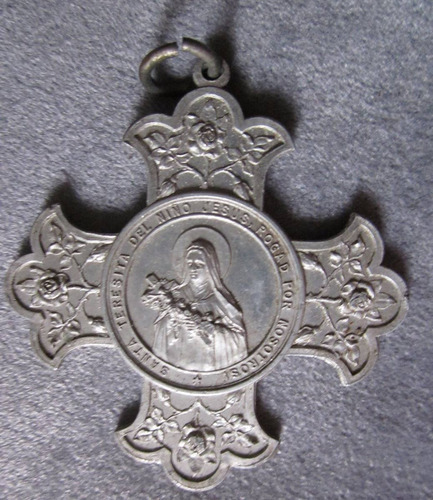 Antigua Medalla Religiosa  Santa Teresita Aluminio
