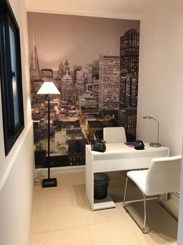 Imagen 8 de 9 de Local Refaccionado Con Importantes Dimensiones En Excelente Zona Comercial