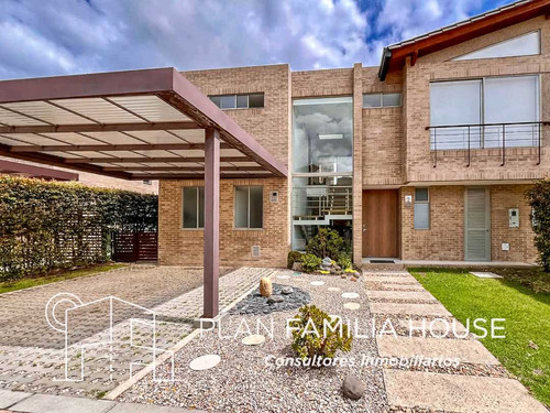 Hermosa Casa Con Zona Verde Ubicada En Cajicá 