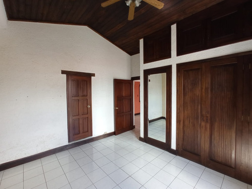 Imagen 27 de 29 de Vendo Hermosa Y Amplia Casa, Estilo Colonial, Sector Preferencial, Alta Plusvalia Y Seguridad