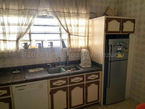 Carla Gonzalez Casa En Venta Urbanizacion Los Palos Grandes Mls #25-3878 Sc