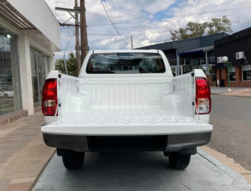 Imagen 6 de 16 de Toyota Hilux D/cabina 2.4 Tdi 150cv Dx 4x2 0km My2023