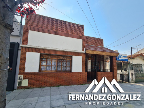 Venta De Ph Al Frente De 4 Amb. Con Patio Y Quincho. En Banfield