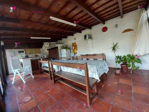 Muy Lindo Apartamento En Venta A Metros De La Playa - Ref: 9486