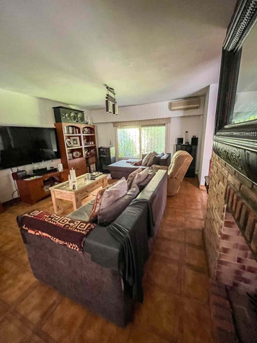 Venta Casa 6 Ambientes C/dep. Barrio Los Jazmines