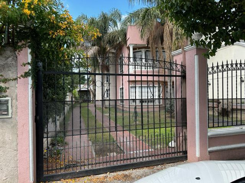 Casa En  Venta  De Dos Plantas En G. Catan