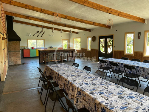 Casa En Venta De 5 Dorm. En Puerto Varas