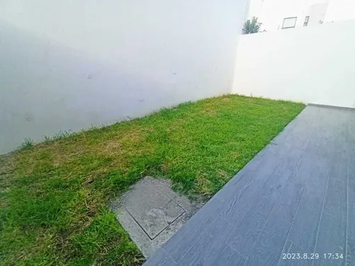 Casa En Venta En El Refugio, 3 Recámaras, 2.5 Baños, Alberca, Seguridad, Lujo!