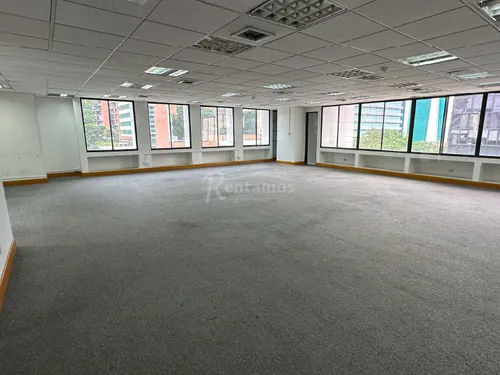 Oficina En Arriendo En El Poblado. Cod A775949