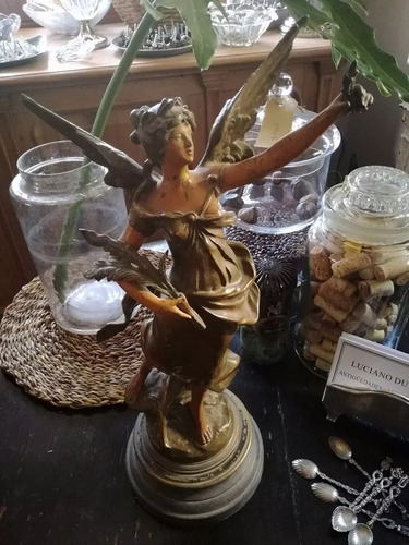 Escultura Figura Petit Bronce ¨la Victoire¨ De A. Moreau (Usado)