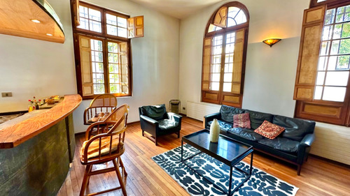 Casa Tres Niveles Barrio Histórico Doble Altura Muy Luminosa