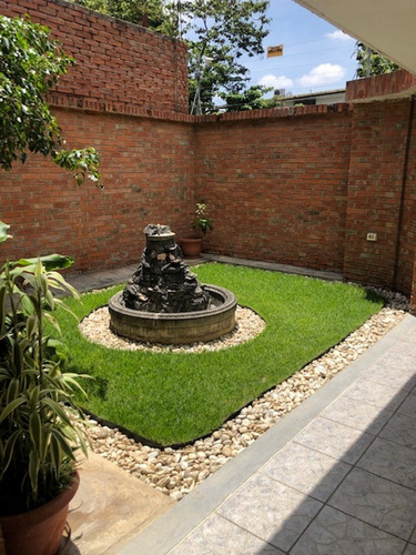 En Venta Bella Casa 563m²t Y 440m² C-5h+4b+1hs+1bs+piscina- T. Club Hipico
