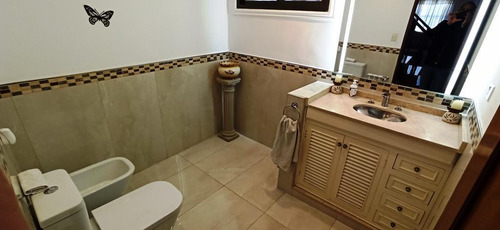 Excelente Chalet De 4 Ambientes Sobre Lote De 500m2