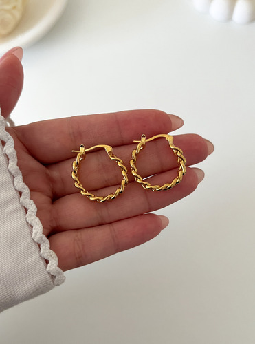 Argollas Trenzadas Grumet Tipo Cadena Calada De Acero Dorado